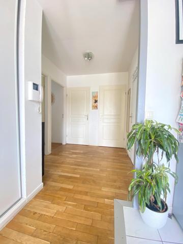 Calme, lumière et élégance à deux pas de la gare