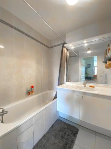 Calme, lumière et élégance à deux pas de la gare