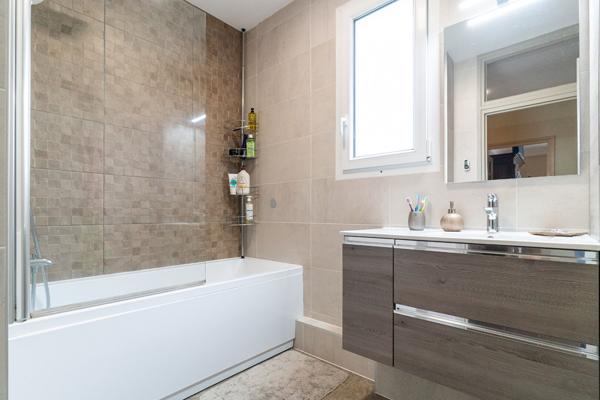 Appartement T4  Velpeau. Lumineux, rénové, emplacement idéal.