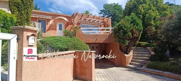 DIGNE-LES-BAINS  MAISON FAMILIALE 4 PIÈCES  117 m² ET SON VASTE GARAGE 55 m² m² AVEC VUE DÉGAGÉE SUR LES HAUTEURS 339 000