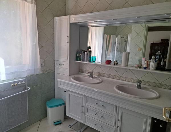 DIGNE-LES-BAINS  MAISON FAMILIALE 4 PIÈCES  117 m² ET SON VASTE GARAGE 55 m² m² AVEC VUE DÉGAGÉE SUR LES HAUTEURS 339 000