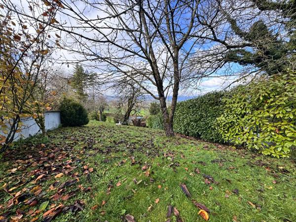 Terrain constructible-  Saint Cassin -577 m2 - libre constructeur à 5 min de Chambéry