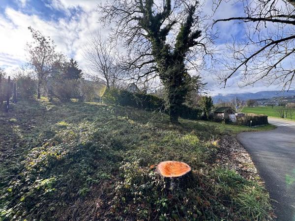 Terrain constructible-  Saint Cassin -577 m2 - libre constructeur à 5 min de Chambéry