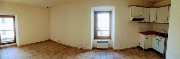 T3 au 1er étage – Centre village, proche frontière, bon état général