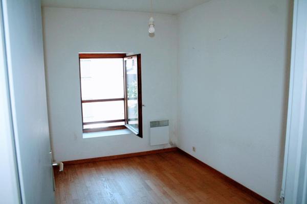 T3 au 1er étage – Centre village, proche frontière, bon état général