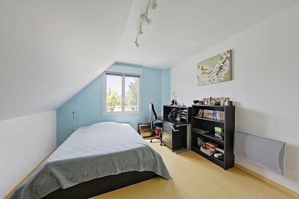 Maison contemporaine atypique de 200m² sur trois niveaux avec jardin