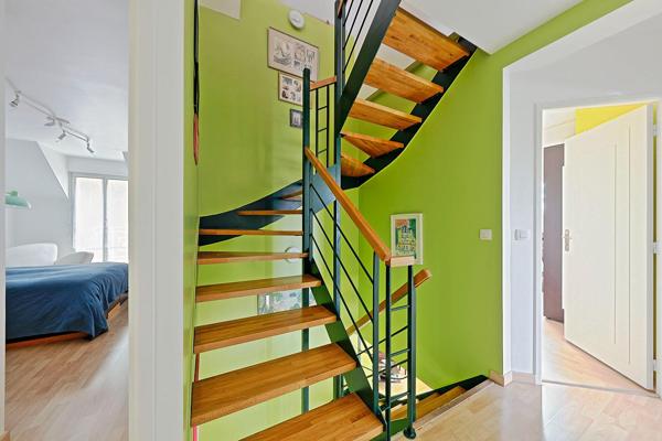 Maison contemporaine atypique de 200m² sur trois niveaux avec jardin
