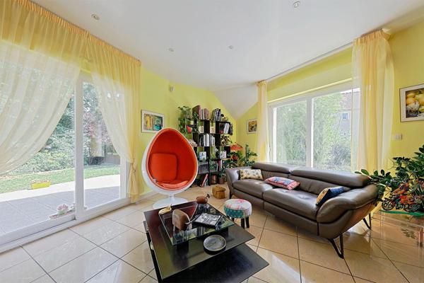 Maison contemporaine atypique de 200m² sur trois niveaux avec jardin