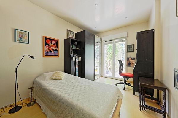 Maison contemporaine atypique de 200m² sur trois niveaux avec jardin