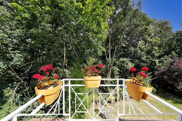 Maison contemporaine atypique de 200m² sur trois niveaux avec jardin