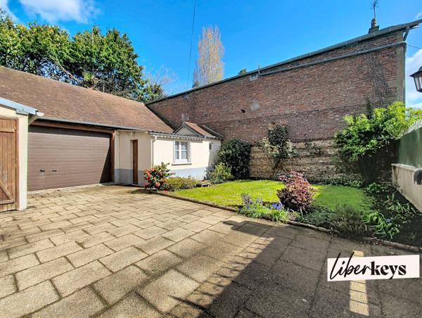 Charmante maison de ville, 4 chambres, garage et jardin au centre de L'AIGLE 
