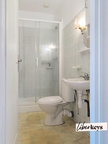 Charmante maison de ville, 4 chambres, garage et jardin au centre de L'AIGLE 