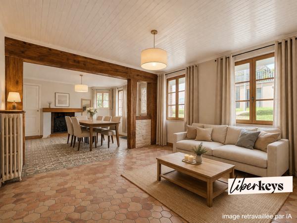 Charmante maison de ville, 4 chambres, garage et jardin au centre de L'AIGLE 