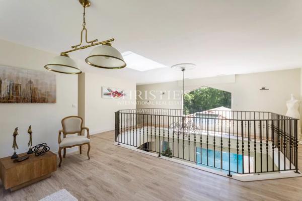 Propriété de prestige proche de Bordeaux, idéale pour passionnés de voitures de collection