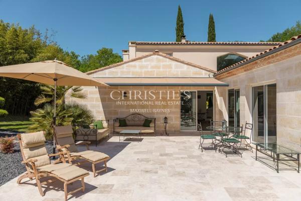 Propriété de prestige proche de Bordeaux, idéale pour passionnés de voitures de collection