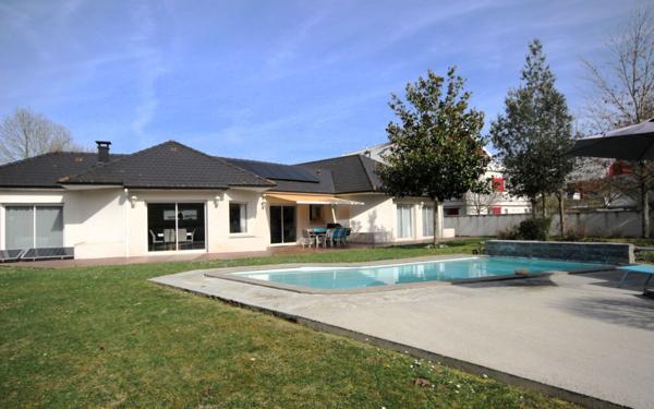 Maison à vendre    5 pièces • 209 m2 Pau