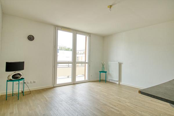 Bel F3 avec balcon filant à 9 min du RER A Bussy-Saint-Georges