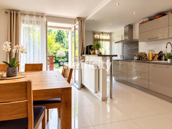 Appartement
         3 pièces
        - 64 m² Exclusivité 235 000 € *