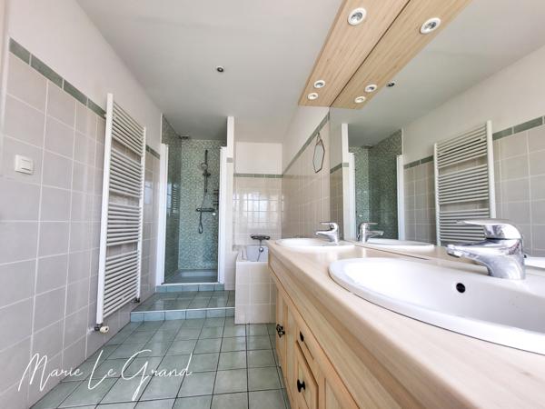 Maison
         6 pièces
        - 158 m² 235 000 € *