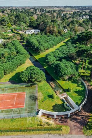 Prestigieuse Demeure Contemporaine de 872 m² sur un Domaine Boisé de Plus d’1 Hectare