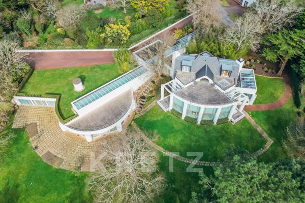 Prestigieuse Demeure Contemporaine de 872 m² sur un Domaine Boisé de Plus d’1 Hectare