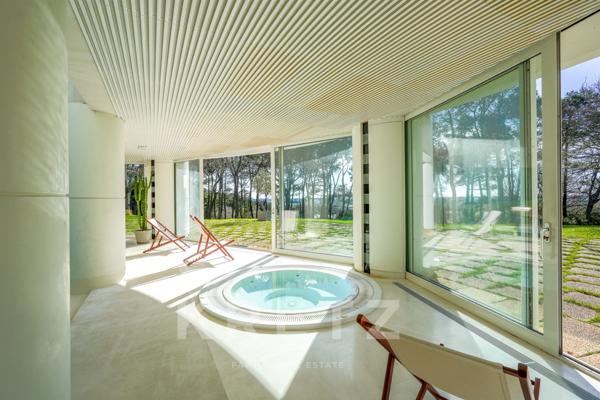 Prestigieuse Demeure Contemporaine de 872 m² sur un Domaine Boisé de Plus d’1 Hectare