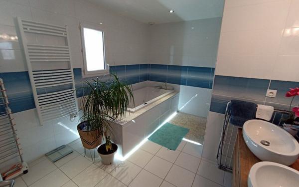 Maison à vendre    6 pièces •  Biscarrosse