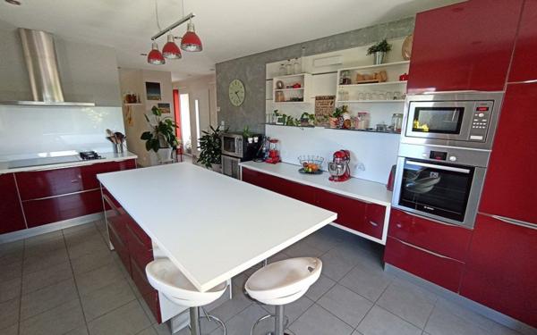 Maison à vendre    6 pièces •  Biscarrosse