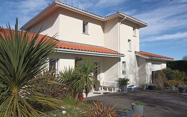 Maison à vendre    6 pièces •  Biscarrosse