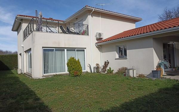 Maison à vendre    6 pièces •  Biscarrosse