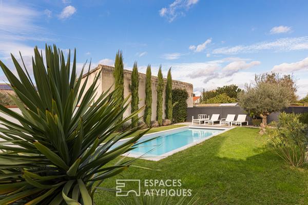 Maison de village rénovée contemporain avec piscine