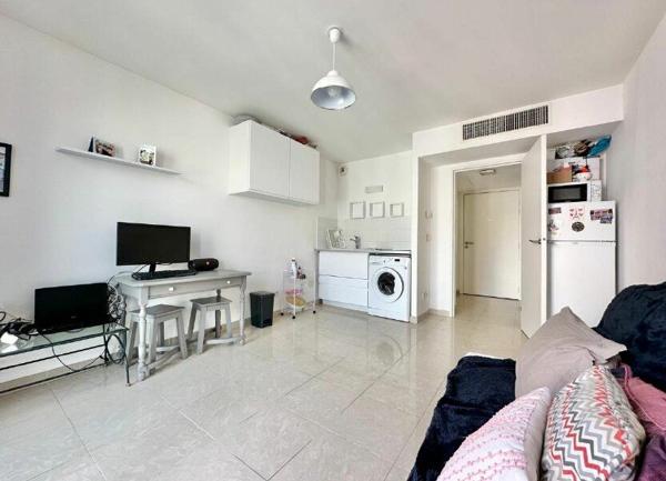 Appartement à louer    1 pièce • 21,41 m2 Nice