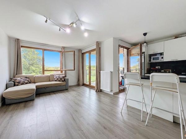 Appartement
         3 pièces
        - 61 m² Exclusivité 275 000 € *