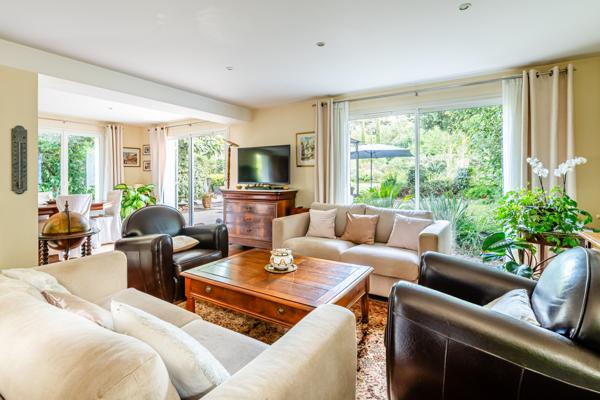 Aubagne (13400) VILLA - 160M2 - PISCINE - PARCELLE DETACHABLE CONSTRUCTIBLE