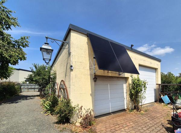 Maison de caractère rénovée avec grand jardin, garage et dépendances