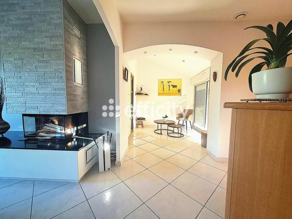 Maison
         5 pièces
        - 110 m² 359 000 € *