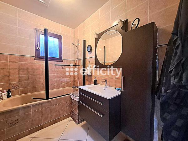 Maison
         5 pièces
        - 110 m² 359 000 € *