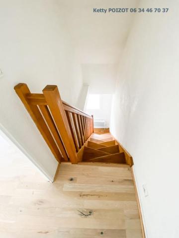 Nouveau - Appartement T2 duplex au 3 étage d'une copropriété calme, situé à deux pas du pont de la Tortière (44390)