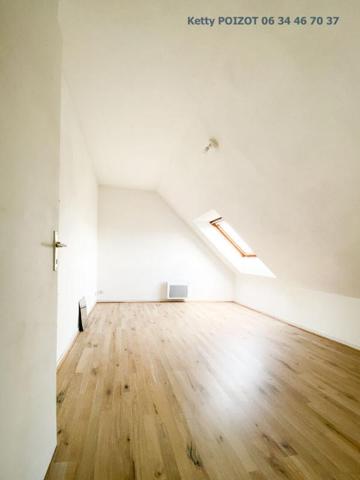 Nouveau - Appartement T2 duplex au 3 étage d'une copropriété calme, situé à deux pas du pont de la Tortière (44390)