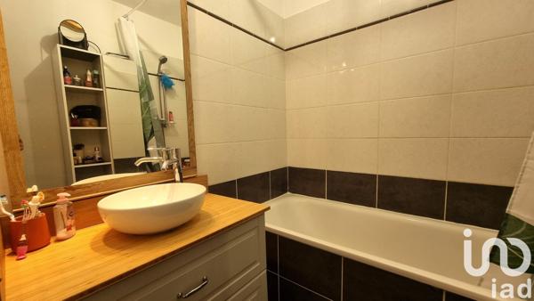 Appartement 3 pièces de 56 m² à Châteaurenard (13160)