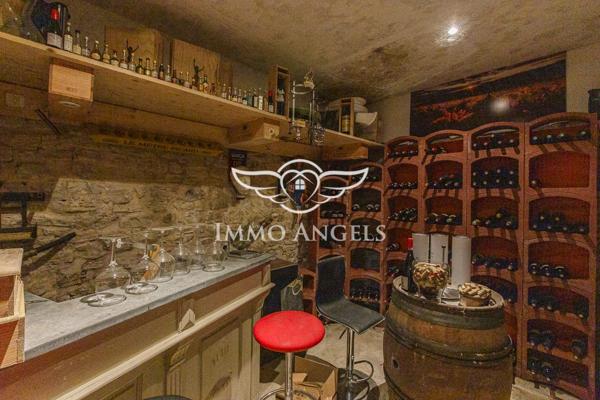 Mas en pierres avec gîte et dépendances, proche de Gordes