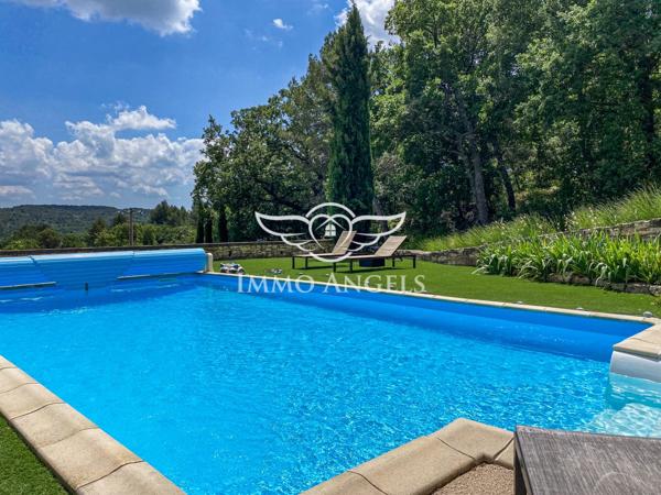 Mas en pierres avec gîte et dépendances, proche de Gordes