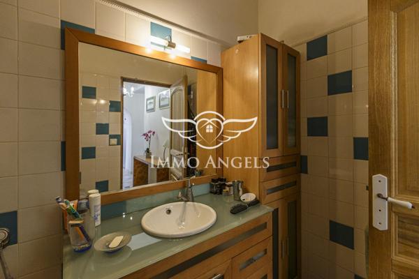 Mas en pierres avec gîte et dépendances, proche de Gordes