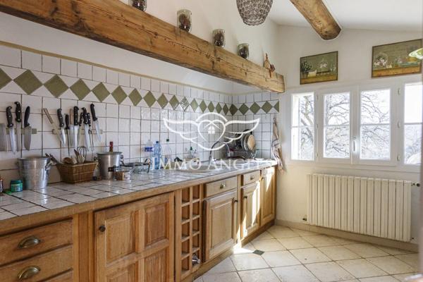 Mas en pierres avec gîte et dépendances, proche de Gordes