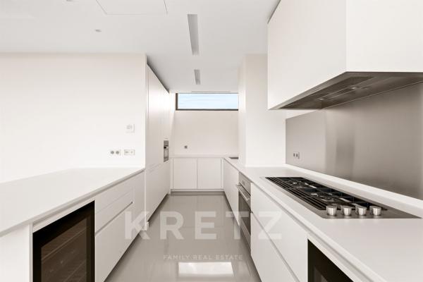 Villa contemporaine suspendue au-dessus du Parc Montsouris