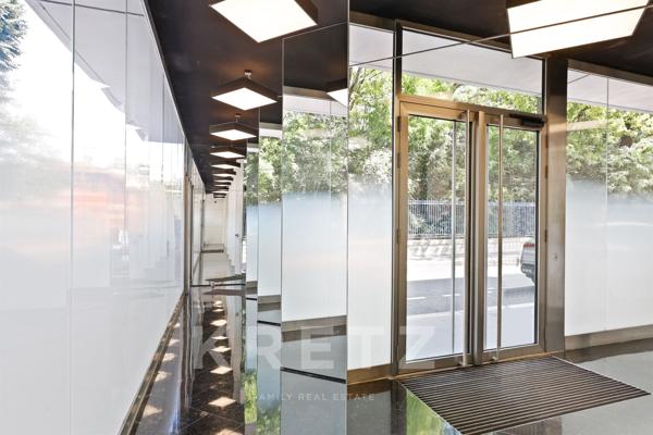 Villa contemporaine suspendue au-dessus du Parc Montsouris