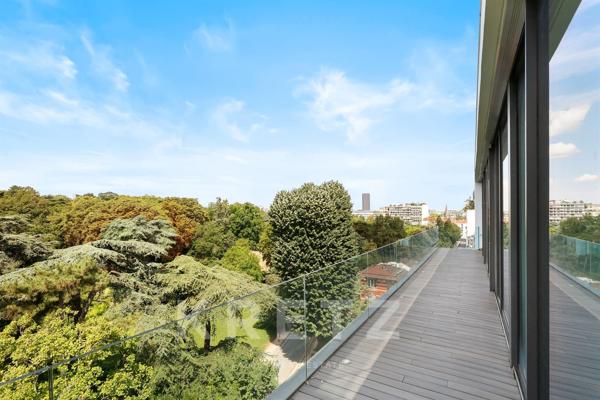 Villa contemporaine suspendue au-dessus du Parc Montsouris