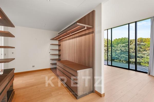 Villa contemporaine suspendue au-dessus du Parc Montsouris