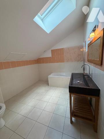 Située sur les hauteurs de Virieu-le-Grand (01510), cette maison bénéficie d'un environnement c...