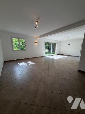 Située sur les hauteurs de Virieu-le-Grand (01510), cette maison bénéficie d'un environnement c...